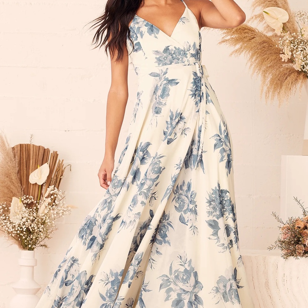 NWT Lulus Floral Maxi Dress in Blue and Cream